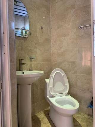 Апарт-отели Leselidze Square Тбилиси Двухместный номер с 2 отдельными кроватями и ванной комнатой-8